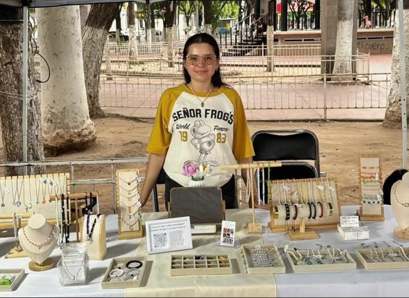 Andrea Michel es una mujer emprendedora de Navolato que con su bisutería ha creado un buen negocio.