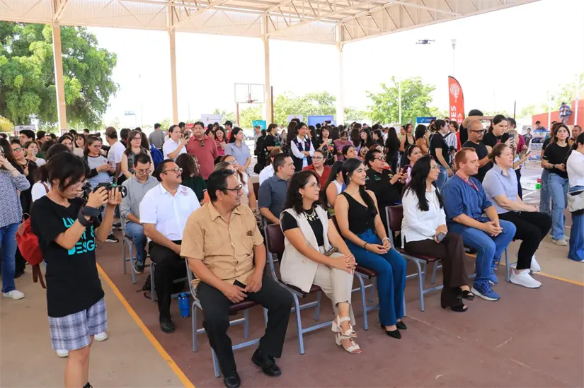 La Expo promovió la vinculación de jóvenes universitarios con proyectos de voluntariado, servicio social y estancias profesionales.
