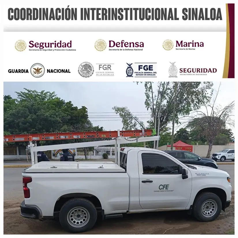 Camioneta de la CFE que fue recuperada.