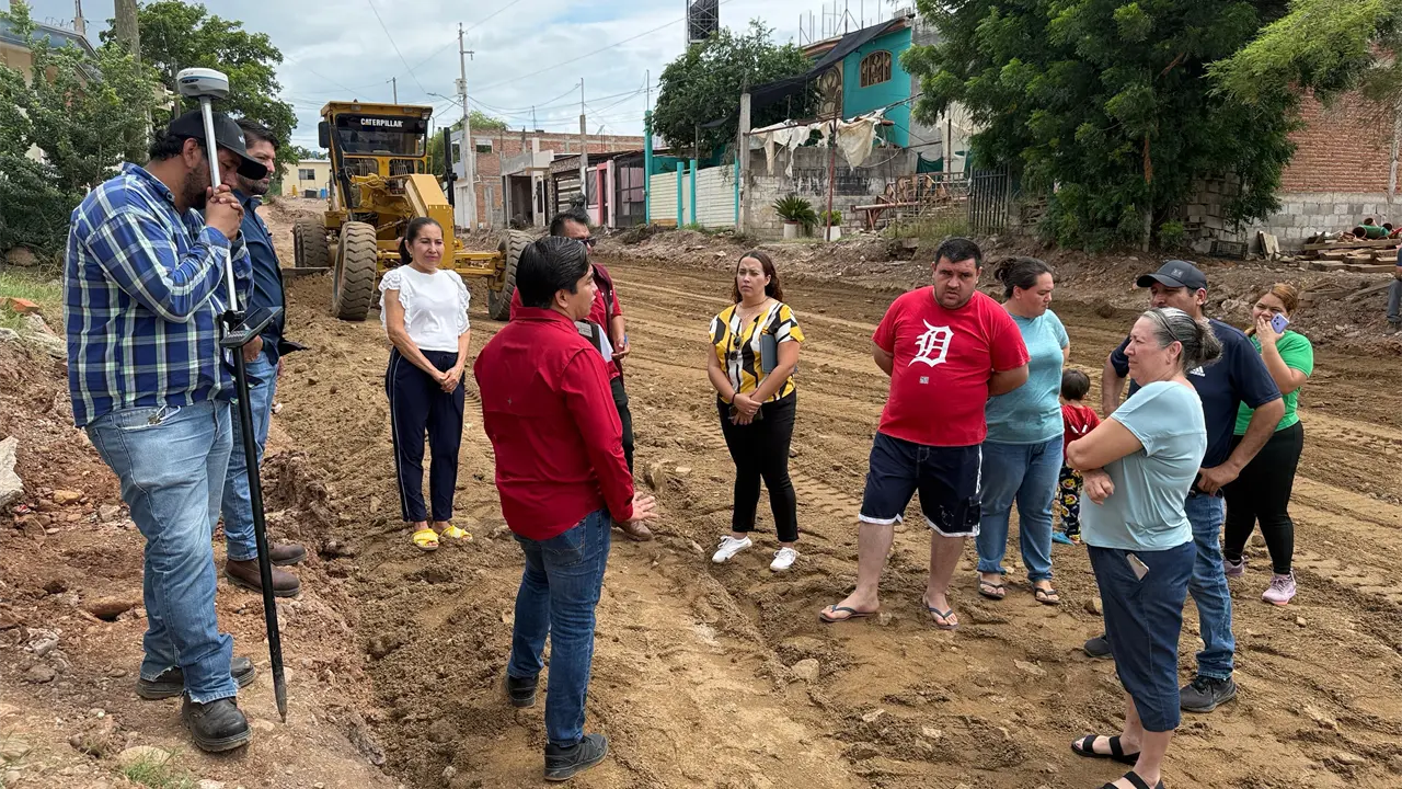 Ciudadanos supervisan realización de obra. Foto: Cortesía.