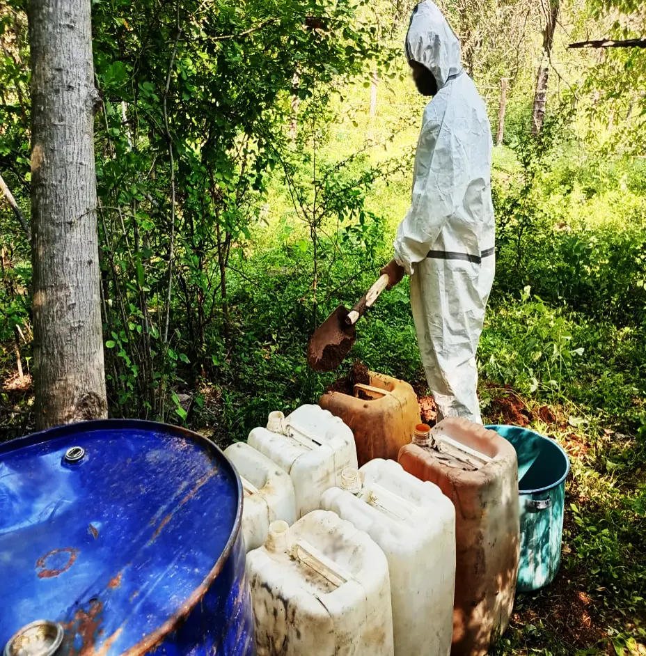 Ejército desmantela laboratorio clandestino en Sinaloa con más de 7,500 litros de químicos