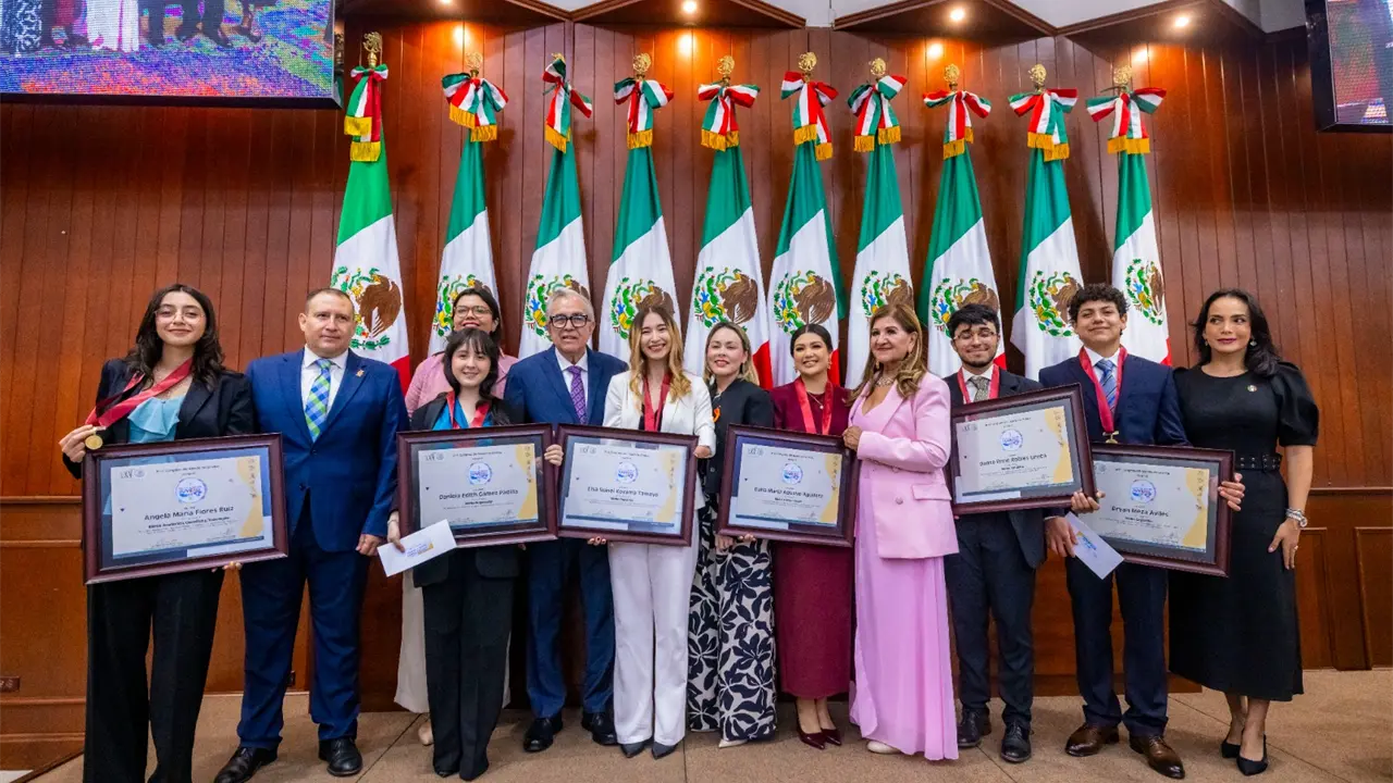 Congreso de Sinaloa reconoce a jóvenes destacados con la Medalla al Mérito Juvenil.