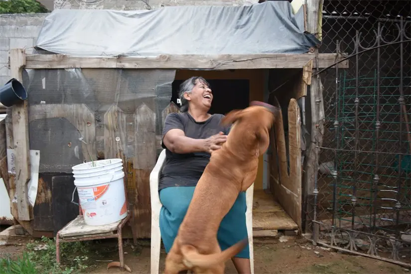 Una lección de humanidad: Rosy nos enseña que dar sin medida transforma el mundo. Foto: Lino Ceballos