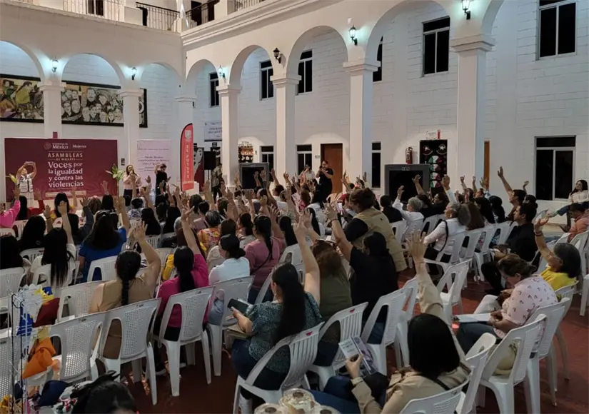 La Asamblea de mujeres se llevó a cabo con la participación de muchas mujeres navolatenses.
