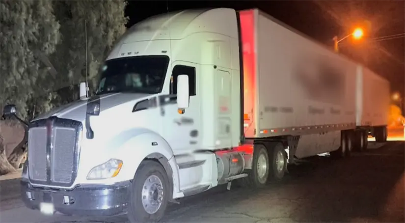 El vehículo de carga fue asegurado por los agentes. Foto: SSPC