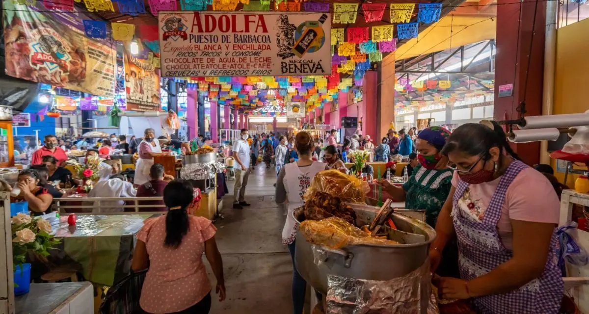 Conoce los alimentos y bebidas que puedes encontrar en el Mercado de Tlacolula. Foto: cortesía