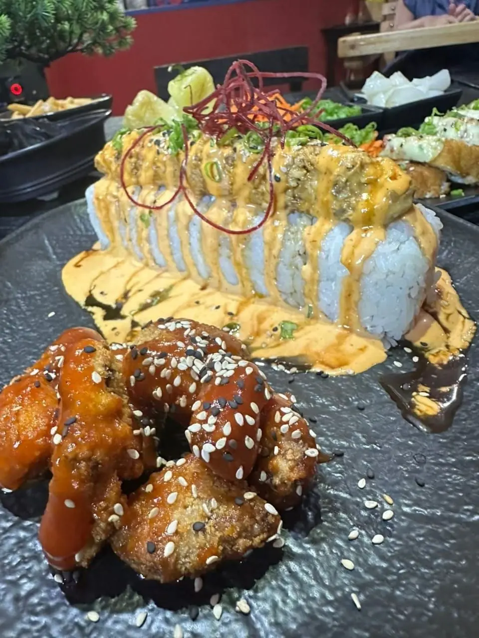 Con dedicación y disciplina, Elías ha convertido la innovación gastronómica en su sello distintivo.
