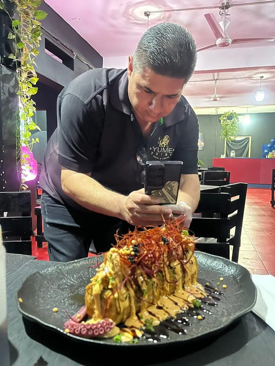 Elías Alonso León López, emprendedor que impulsa la cultura del sushi en La Palma, Navolato.