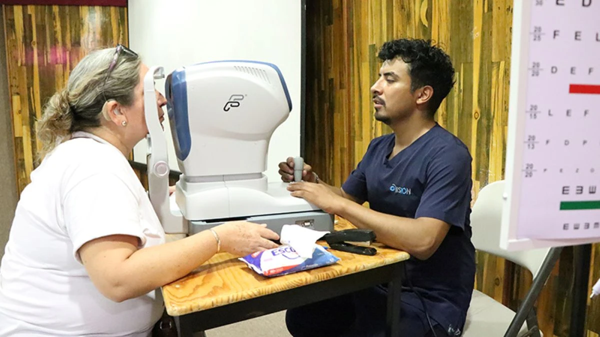 Entrega Gobierno de BCS y la beneficencia pública más de 650 lentes gratuitos. Foto: Cortesía