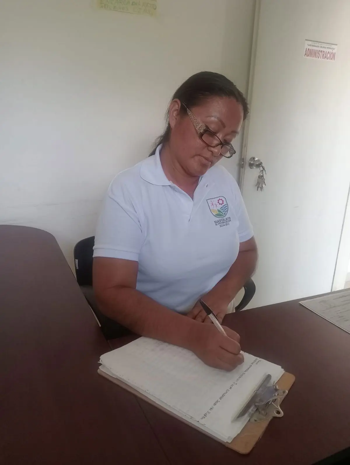 Como empleada municipal, su mensaje para los migrantes resuena. Nunca perder la fe y luchar con dignidad por un futuro mejor.