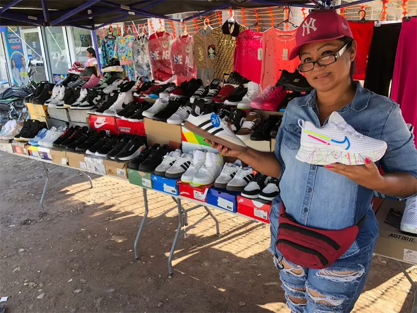Con esfuerzo y visión, la veracruzana logró emprender en los tianguis locales ofreciendo productos accesibles.