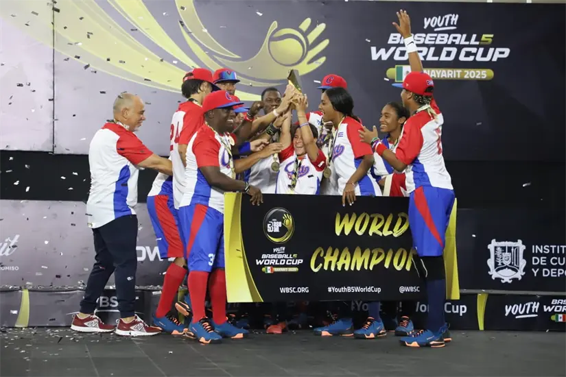 Cuba remontó en el primer set y mostró su poder ofensivo en el segundo, logrando el bicampeonato en la Copa del Mundo de Beisbol Five. Foto: ISDE
