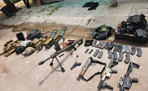 Tras enfrentamiento en La Conquista, Culiacán, autoridades decomisan arsenal y autos
