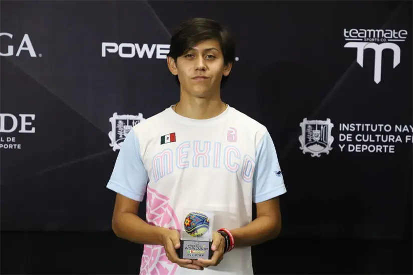Axel González, incluido en la escuadra ideal, demuestra el talento y compromiso que distinguen al beisbol mexicano. Foto: ISDE