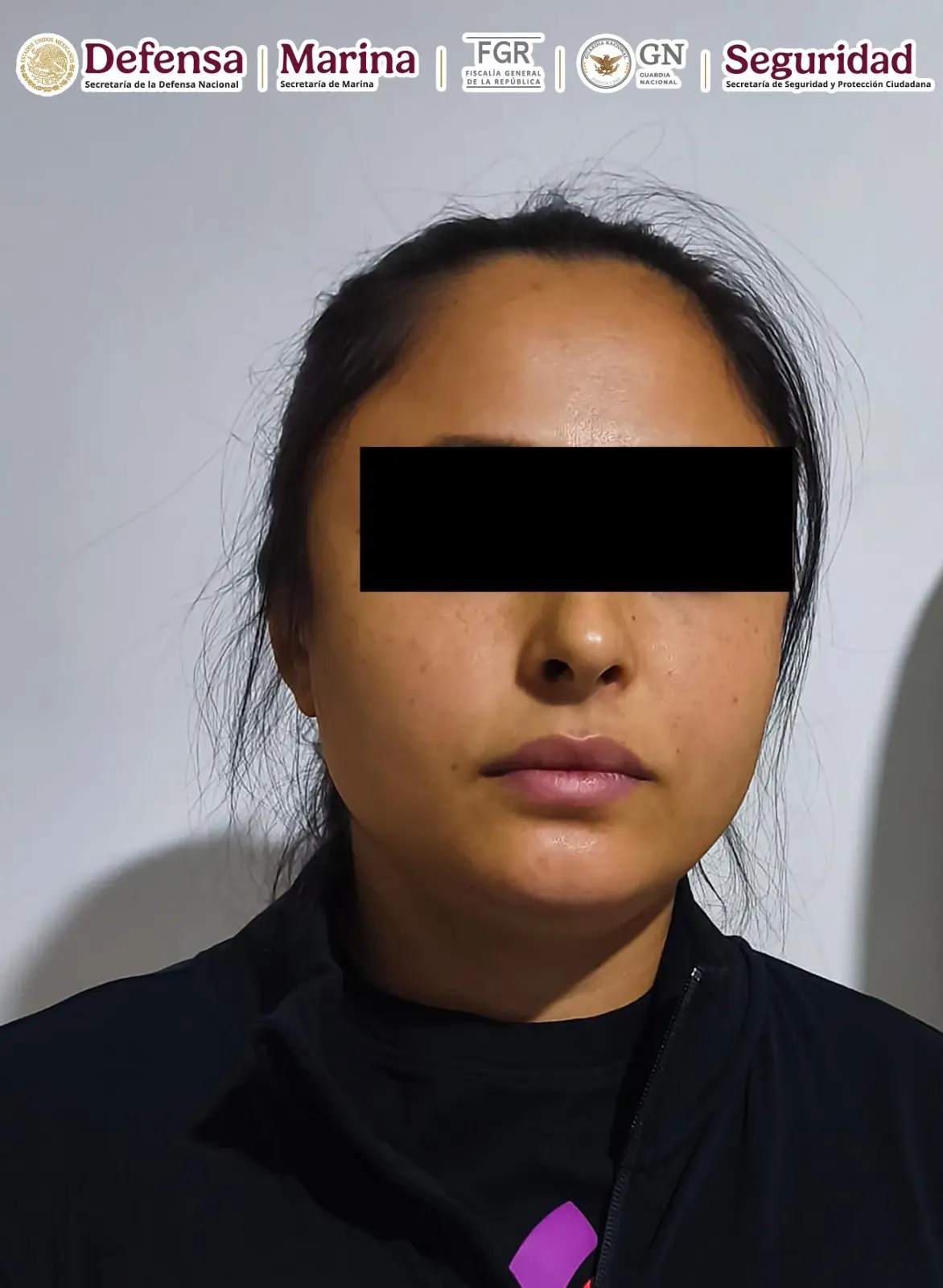 Mujer detenida junto a Gustavo “N”, presunto líder de una célula delictiva activa en el Bajío mexicano.