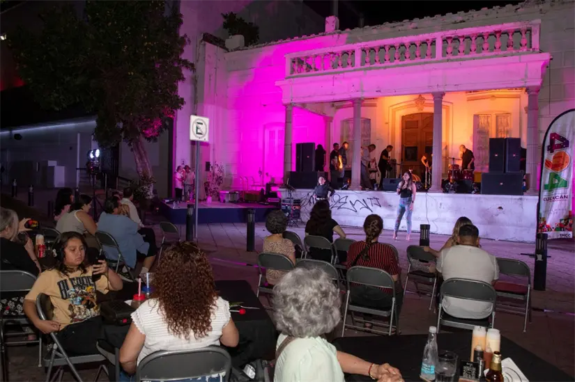 Un gran espectáculo ofrecieron los artistas para la celebración de Culiacán en el Paseo del Ángel.