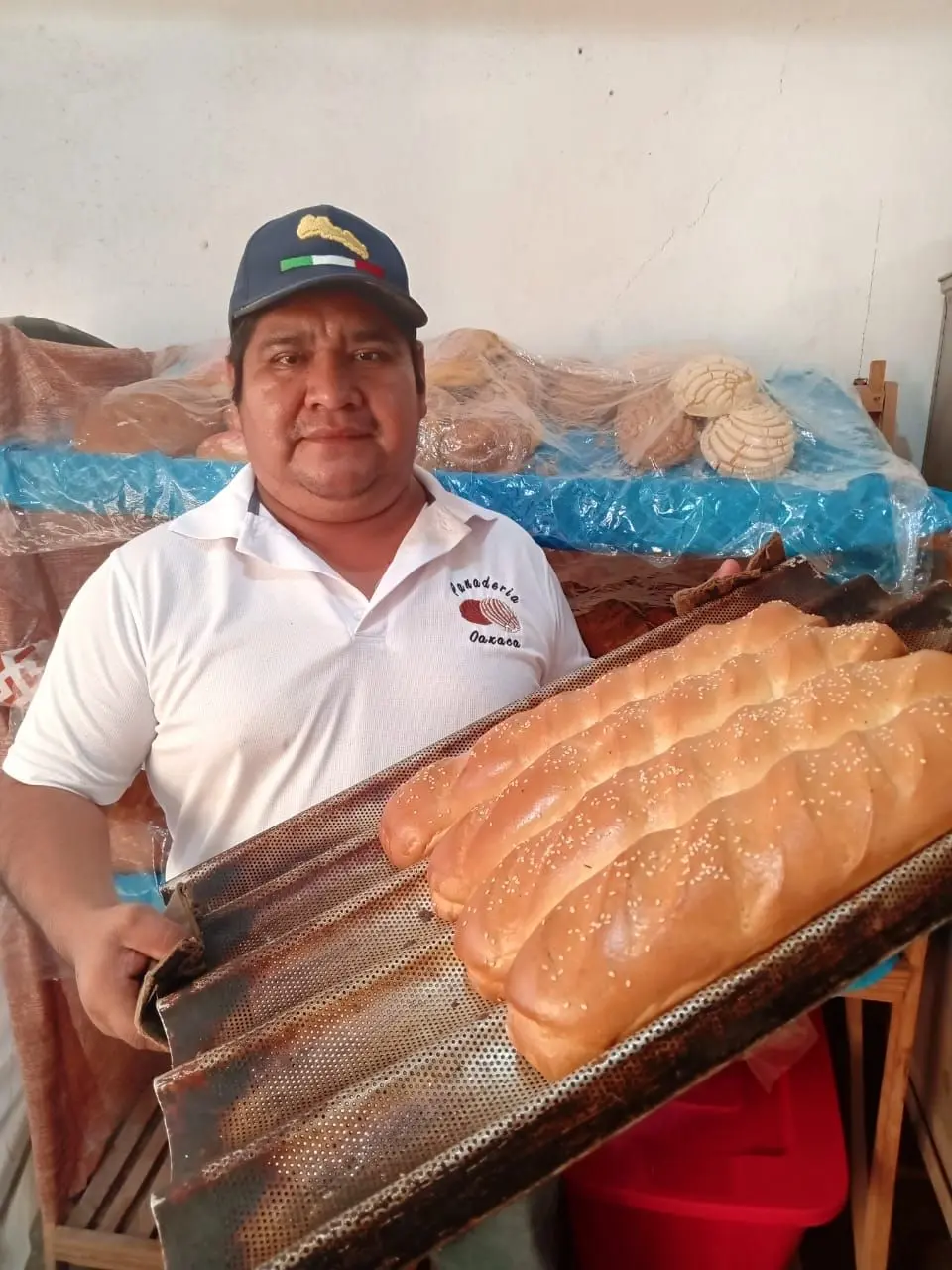 Reinaldo Carrera Crisanto, papá de Elizabeth es el panadero principal de la familia