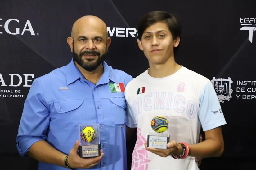 Santiago y Axel, orgullo tricolor en la Copa del Mundo de Beisbol Five Sub-18: esfuerzo, talento y reconocimientos que inspiran el futuro del beisbol mexicano. Foto: ISDE