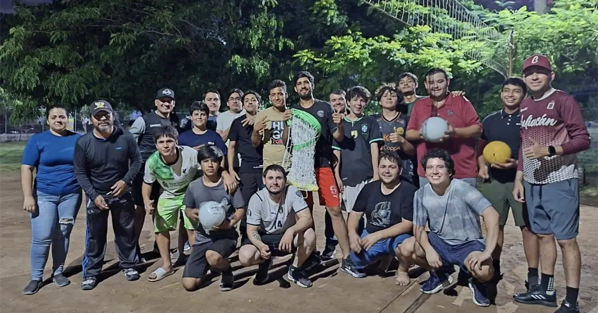 Niños y jóvenes de la colonia Buenos Aires en Culiacán reciben material deportivo y celebran con entusiasmo el voleibol