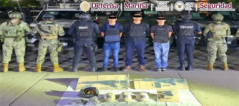 Detienen en Tabasco a tres sujetos con armas, drogas y equipo táctico