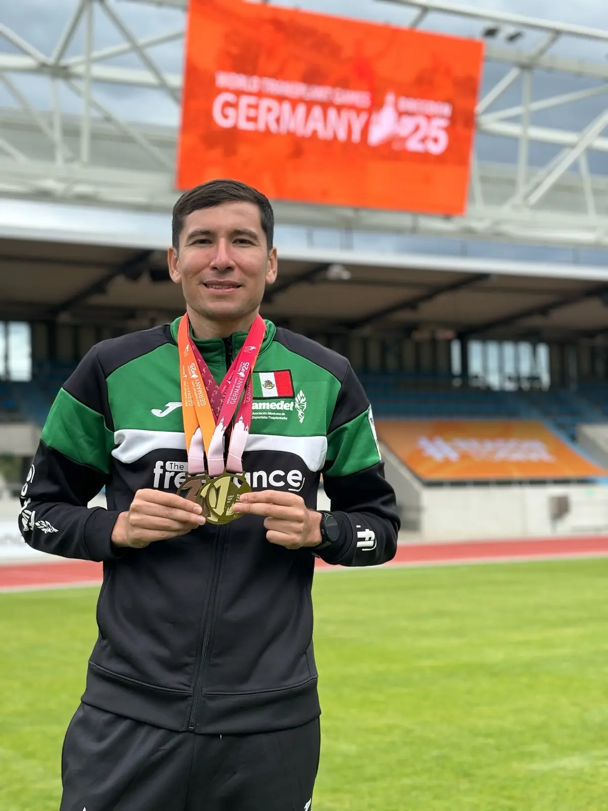  Javier Armenta, triple campeón mundial, convierte su lucha contra el cáncer y un trasplante en inspiración y triunfo en Alemania. Foto: Cortesía