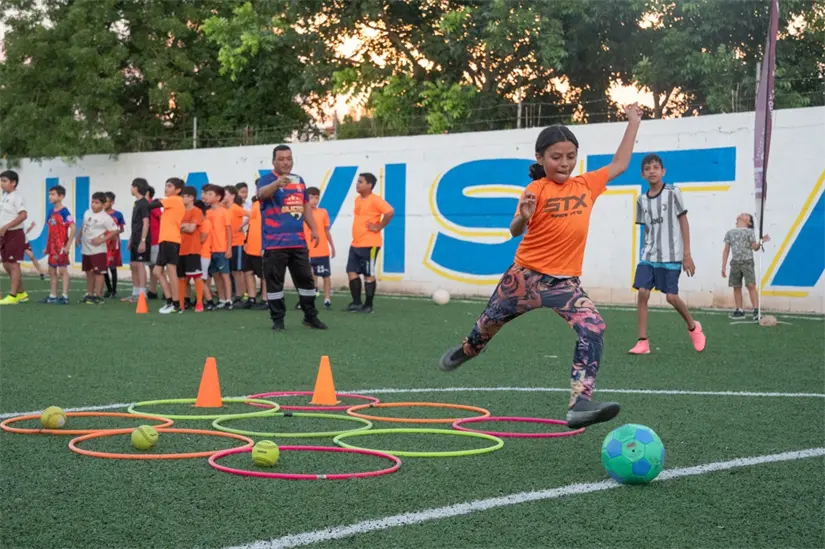 Niños y jóvenes disfrutan actividades deportivas del IMDEC en Chulavista. Foto: IMDEC