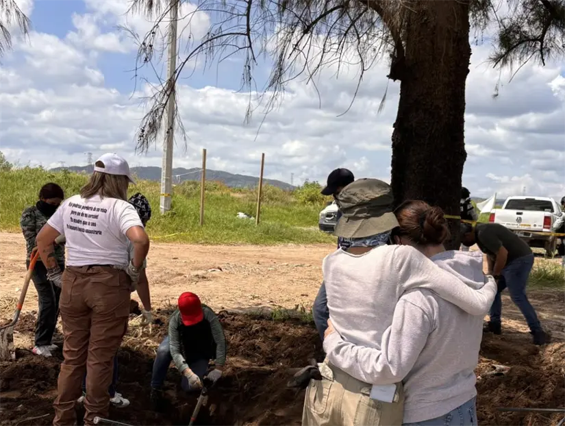 Los integrantes de Manos Buscadoras buscan sin descanso a sus seres queridos. Foto: Cortesía