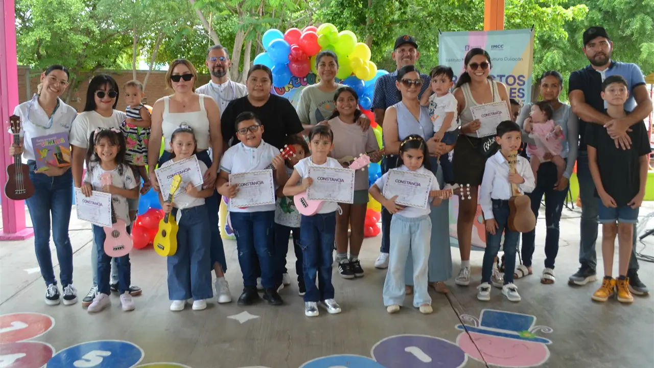 La magia tocar ukelele y leer cuentos: pequeños talentos que inspiran esperanza en el preescolar Amado Nervo en la colonia 22 de Diciembre en Culiacán. Foto: Juan Madrigal