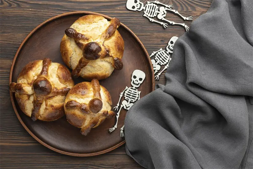 En Panadería Duque puedes encontrar delicioso pan de muerto. Foto:  Freepik. 