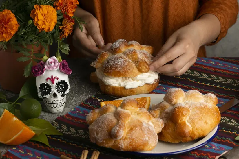 Conoce dónde puedes comprar pan de muerto en Michoacán. Foto: Freepik.
