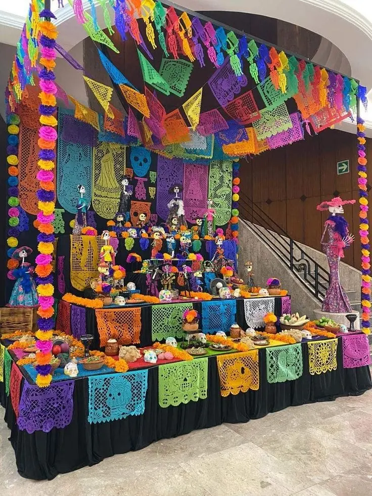 Durante el Día de Muertos en México se acostumbra a poner altares en honor a los fieles difuntos.
