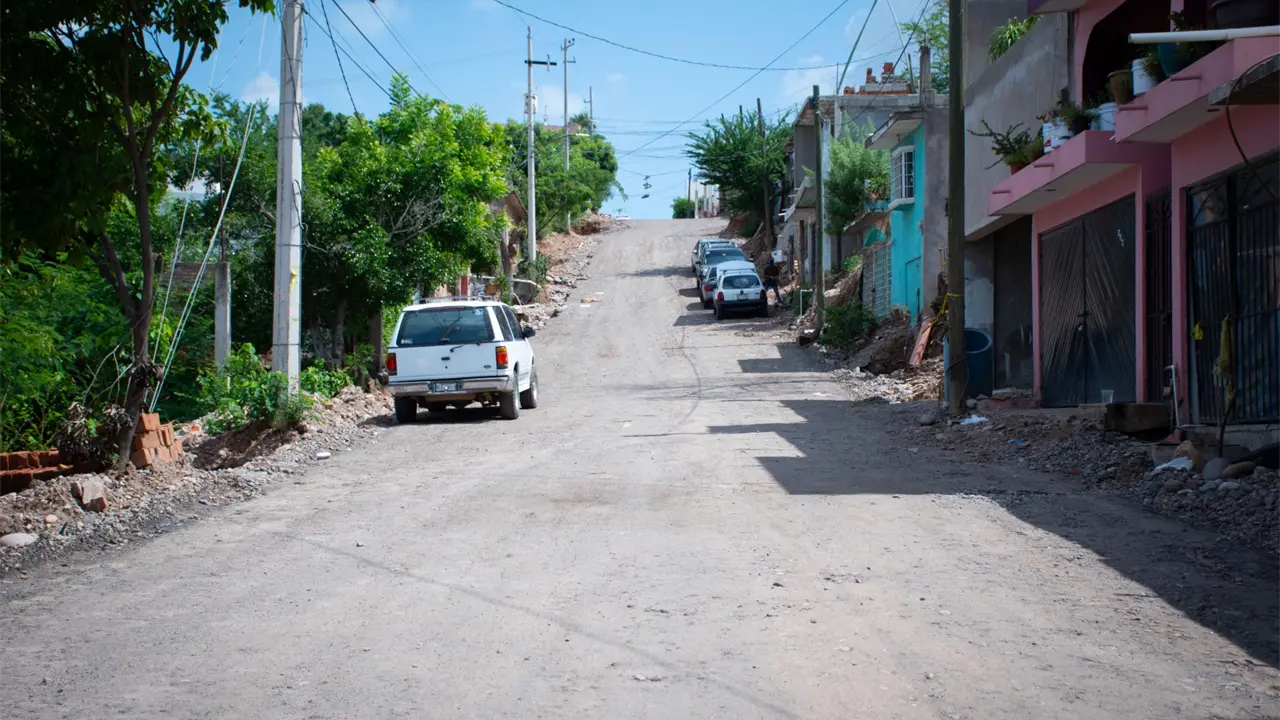 Culiacán avanza en infraestructura con pavimentación de la calle Ernesto Canto en la colonia Francisco Alarcón. Foto: Ayuntamiento de Culiacán