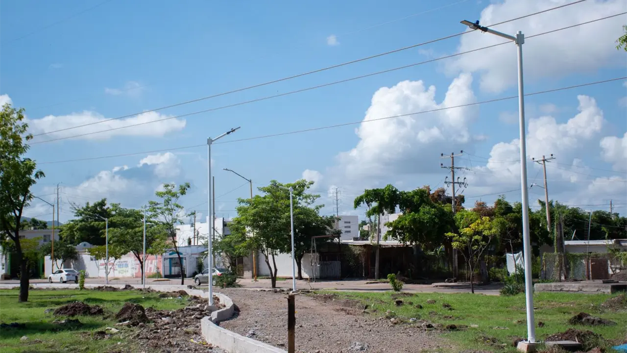 Iluminan el bulevar Agricultores, fortaleciendo la seguridad y la unión en Culiacán. Foto: Ayuntamiento Culiacán
