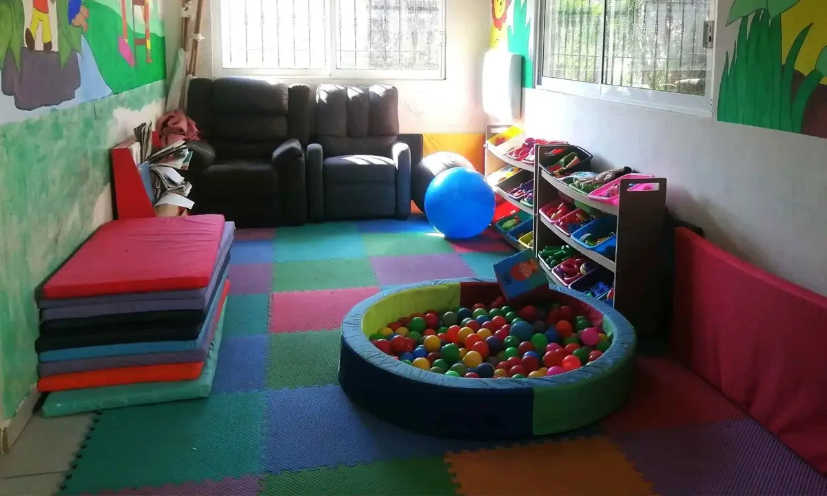 Estimulación sensorial, motriz y creativa, alimentación balanceada y espacios de convivencia son parte de los servicios del nuevo CCAPI 74 “Buen Comienzo”, que busca fortalecer el desarrollo infantil en San Ignacio.