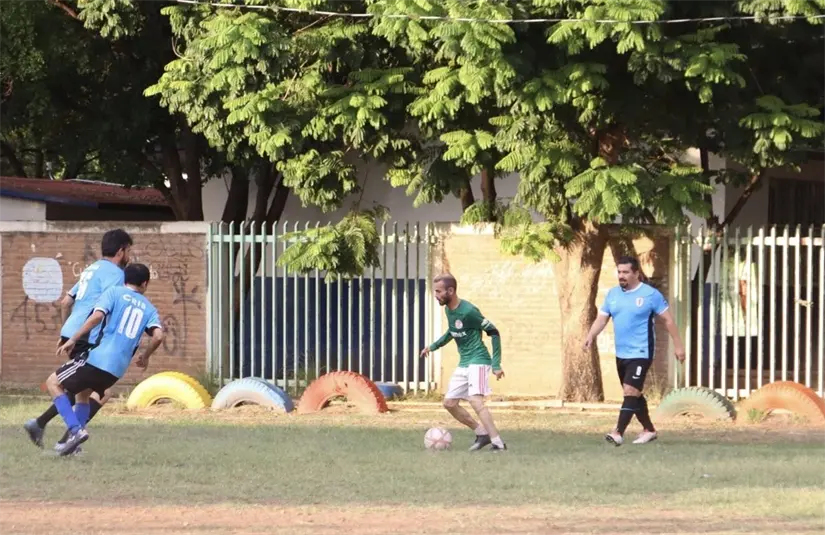 Domingo a domingo, la cancha del fraccionamiento Laureles Pinos se convirtió en punto de encuentro para vivir la pasión del deporte, la hermandad y la sana competencia. Foto: IMDEC