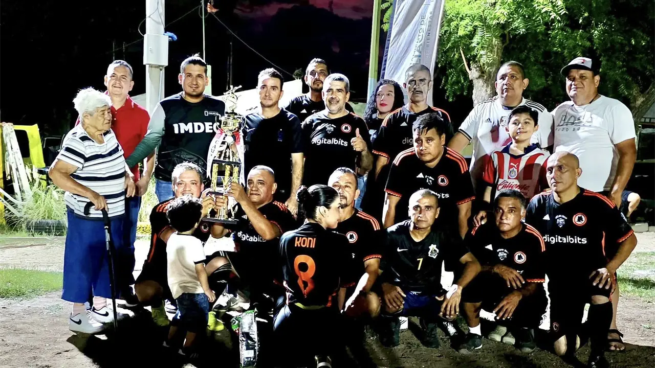 Más allá de los goles y los trofeos, este torneo demostró que el fútbol es un puente que une generaciones, fomenta la amistad y brinda motivos para celebrar la vida. Foto: IMDEC