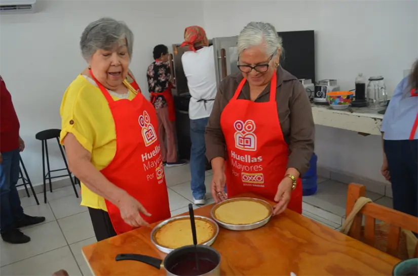 Adultos mayores aprenden repostería y dejan huella en CDI 1. Foto: Juan Madrigal