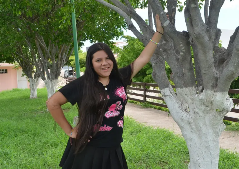 Marleny, niña de secundaria en Culiacán recibe reconocimientos por su compromiso ecológico. Foto: Juan Madrigal