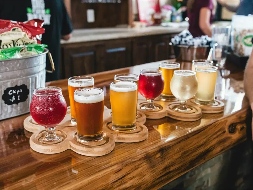 Estas son las cervezas que deben evitar su consumo. Foto: Unsplash.