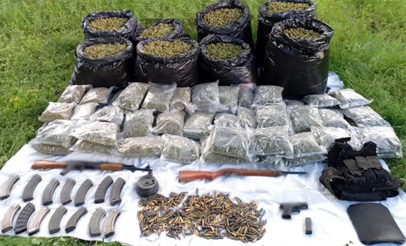 Armas de fuego y drogas aseguradas en Sinaloa. Foto: SSPC