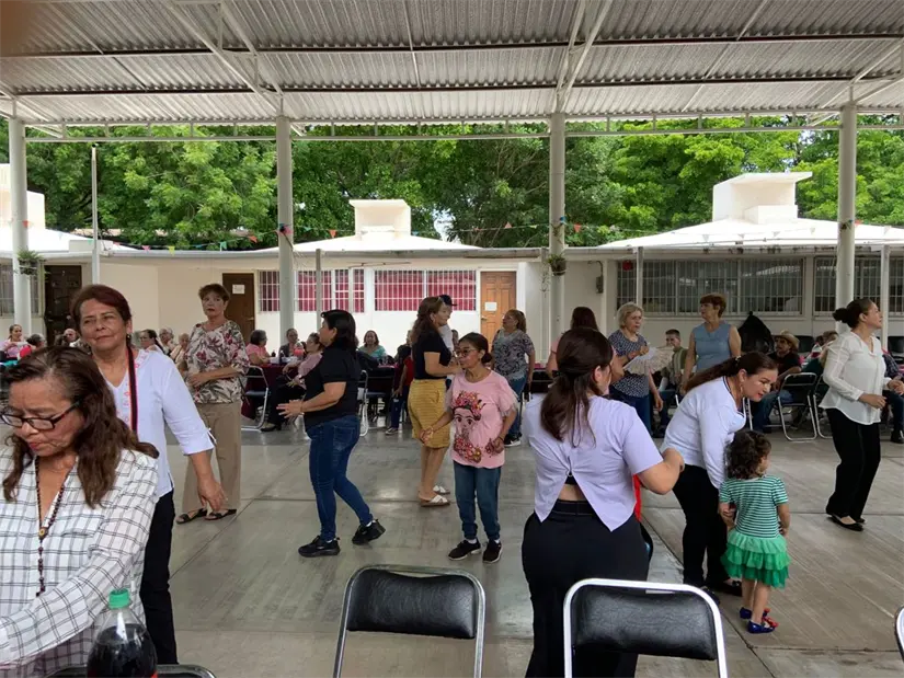 Los abuelos fueron homenajeados con cariño, baile y momentos inolvidables en Culiacán. Foto: Cortesía/TBN