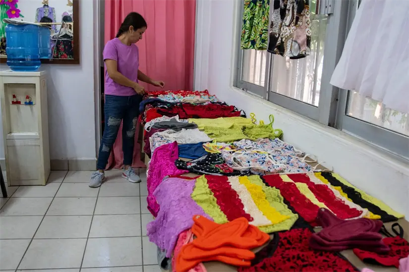 COMPAVIF impulsa a mujeres con curso gratuito de corte y confección en la colonia Esthela Ortiz. Foto: Ayuntamiento de Culiacán 