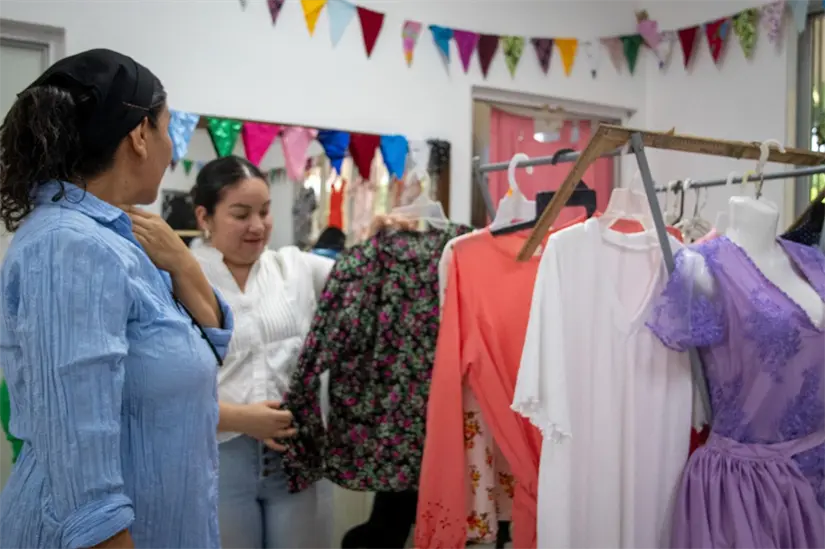 Curso gratis de costura abre oportunidades a mujeres de Culiacán. Foto: Ayuntamiento de Culiacán 