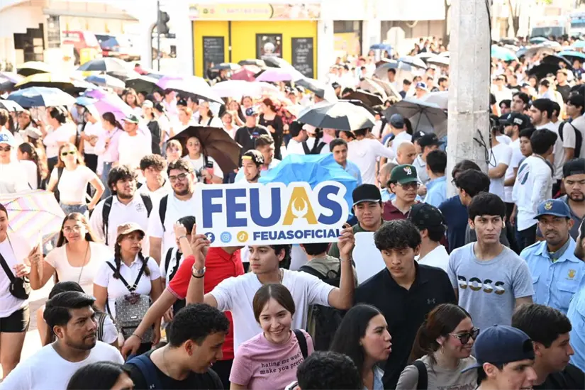 Jóvenes de la UAS conmemoran la masacre del 68