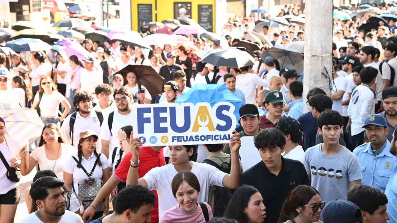 A 57 años del 68, la UAS honra la lucha estudiantil con marcha en Culiacán.
