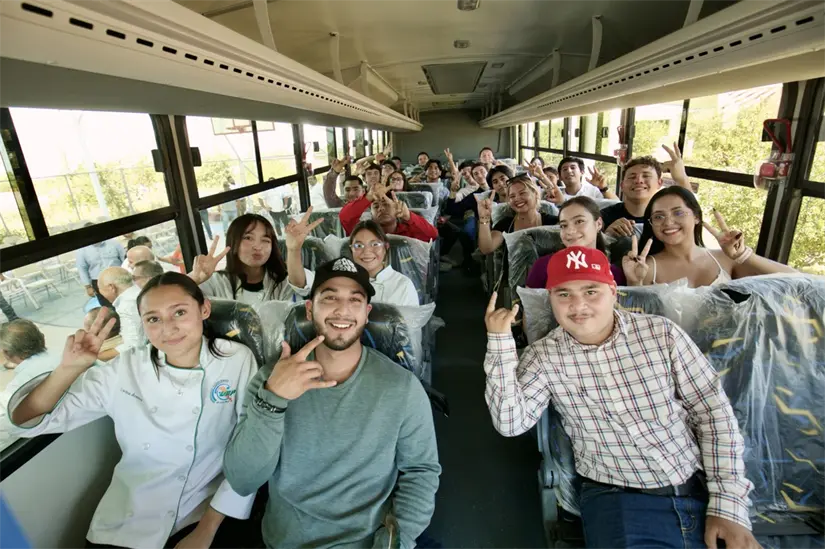 Estudiantes de La Paz estrenan autobús y nuevos espacios en la Universidad Tecnológica