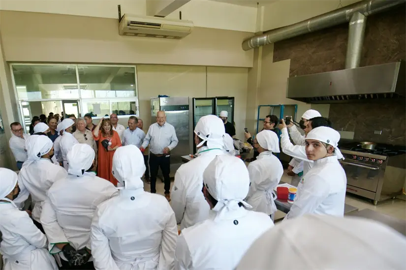 Gobernador de BCS impulsa educación superior con infraestructura en la UTLP