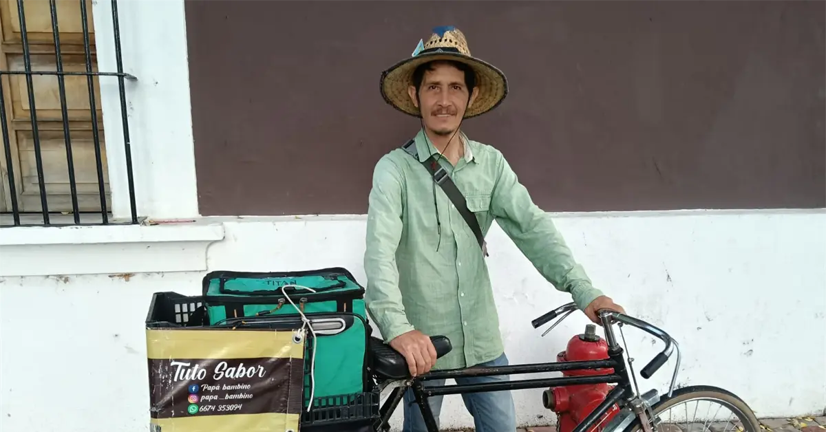 José Maday es el hombre que reparte baguettes y sueños en su bici por Culiacán