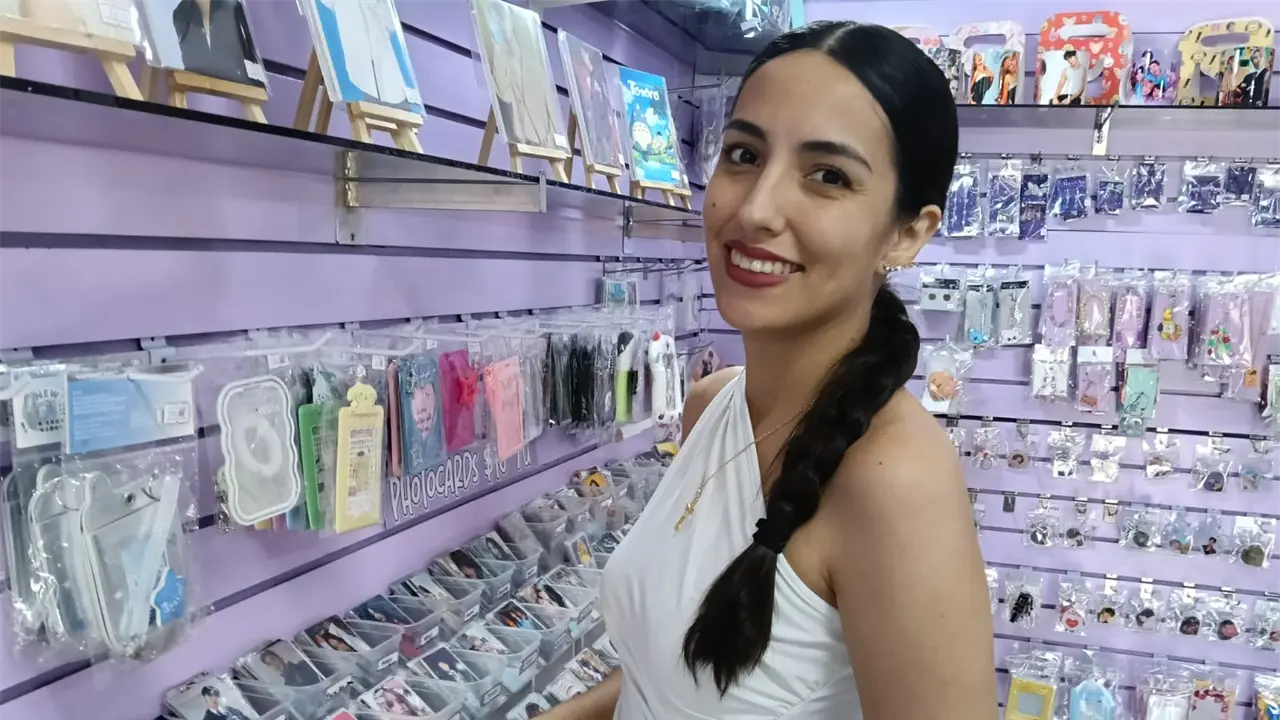 Lucía Coronel es el rostro detrás de K-Pop Zone, la joven que emprendió con gran valor y ahora es un referente en Culiacán.