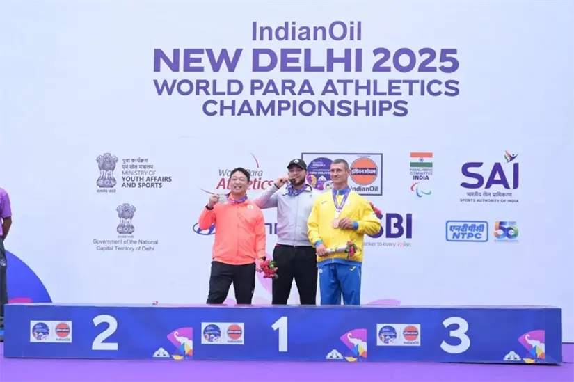 Luis Carlos López recibió su medalla de oro  en la prueba de lanzamiento de disco  F37 en el Mundial de Para Atletismo New Delhi 2025